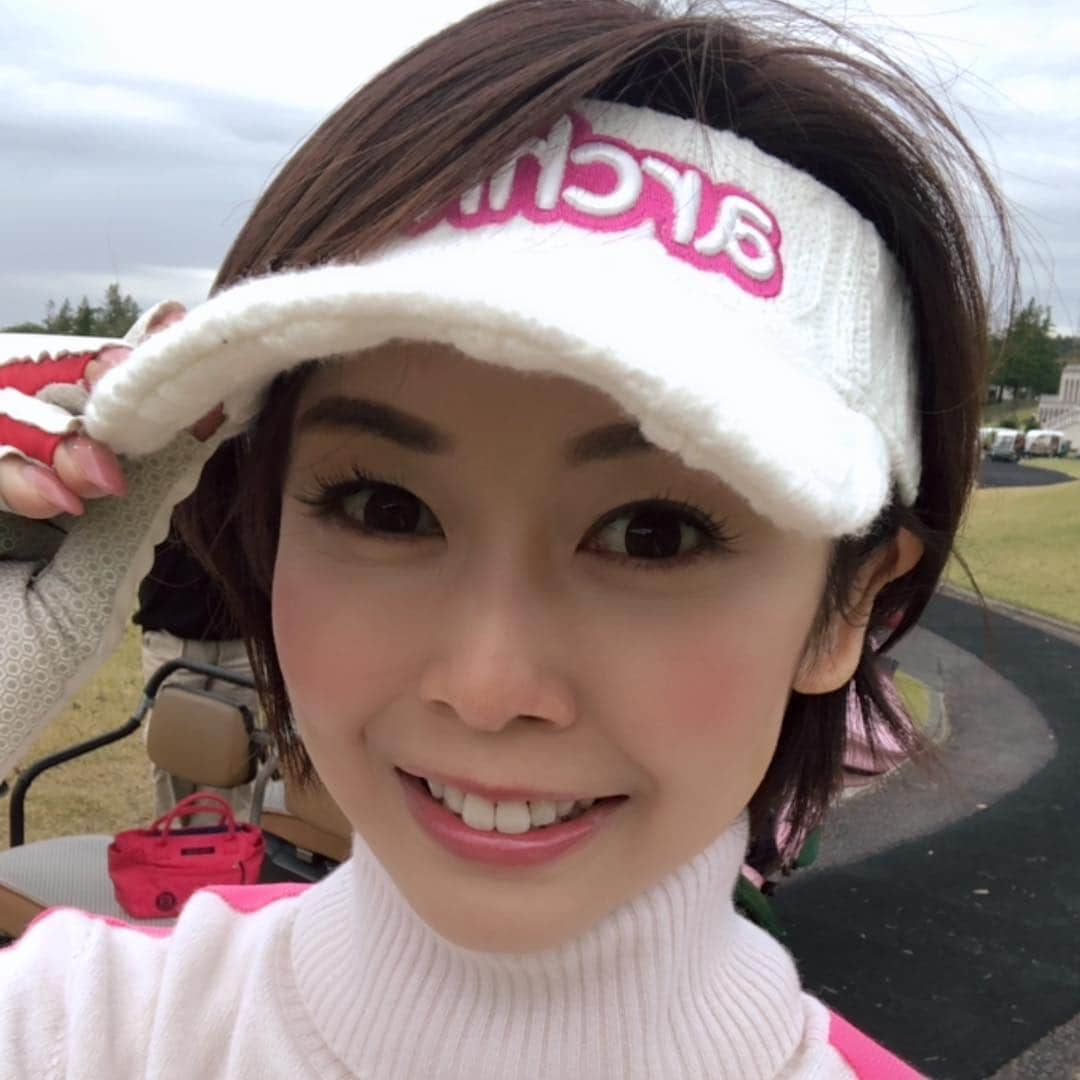 宮崎宣子さんのインスタグラム写真 - (宮崎宣子Instagram)「途中、雨降ってきましたが、 何とかハーフ終了🏌️‍♀️💕 曇りの日は明るいウェアを着て、テンション上げます😆  #golfgirl #golflover #golfwear #archivio #雨ゴルフ #曇りゴルフ #秋ゴルフ #ゴルフウェア #アルチビオ #ゴルフ女子 #ゴルフ好き」10月23日 11時43分 - miyazaki_nobuko