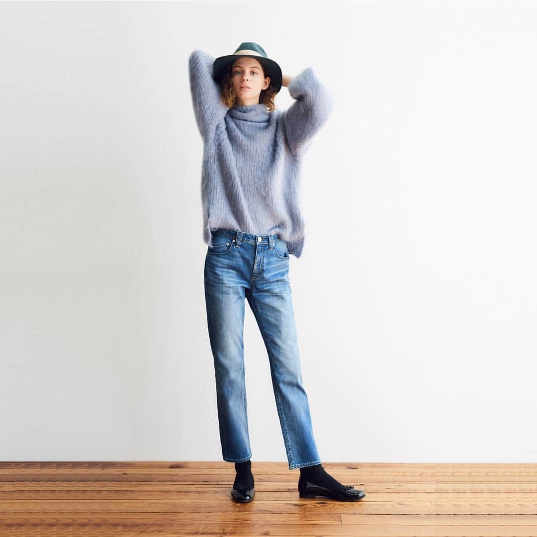 ヤヌークさんのインスタグラム写真 - (ヤヌークInstagram)「. 【プレゼントキャンペーン】 . ◆JOYCE -Slim Straight- キレイめにスッキリ穿けるスリムストレート！ . 膝から下に程よいゆとりがあり 気になるふくらはぎをカバーしてくれるので 脚が真っ直ぐ見え、美脚効果抜群✨ . 股上も浅すぎず、深すぎないので 着まわしやすさもポイントの一つです。 . トレンド感も欲しいけど長く愛用したい！ そんなデニムをお探しの方にオススメです✨ . ※2枚目のモデル着用写真が実際のプレゼント商品です。 . ーーーーーーーーーーーーーー . ◆JOYCE No.57183001 Col.BBL Size.21-27 ¥23,000+tax . #YANUKJOYCE #スリムストレート #ジョイス#YANUK15th」10月23日 12時12分 - yanuk_official