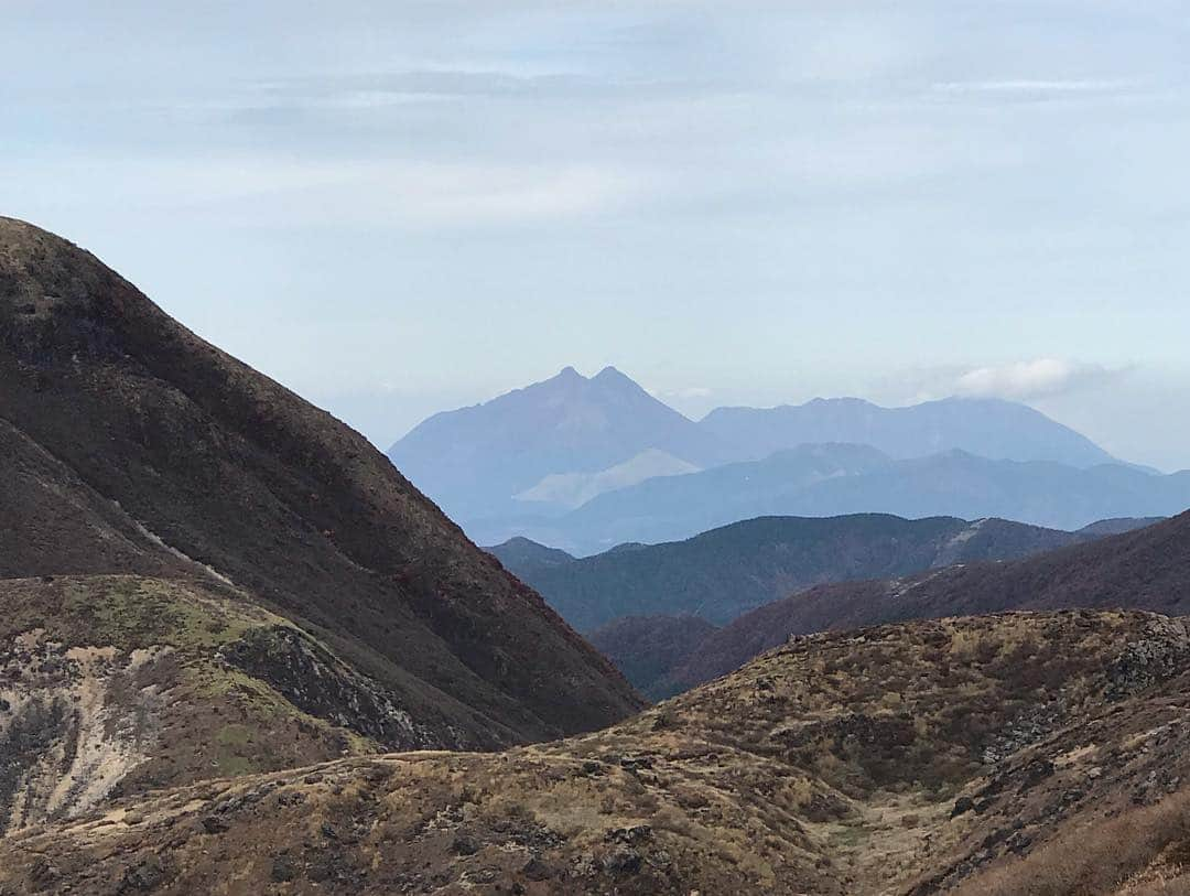 ゆふいん温泉　日の春旅館さんのインスタグラム写真 - (ゆふいん温泉　日の春旅館Instagram)「久住山に登山に行ってきました。 とてもきれいな紅葉でした。  #九州 #由布院 #温泉 #お風呂 #旅行 #登山  #紅葉  #久住山 #野焼き #キャンプ#canp #kyusyu #yufuin #ryokan #mountain #onsen #bath #travel  #유후인 #hotsprings」10月23日 12時26分 - hinoharu_ryokan