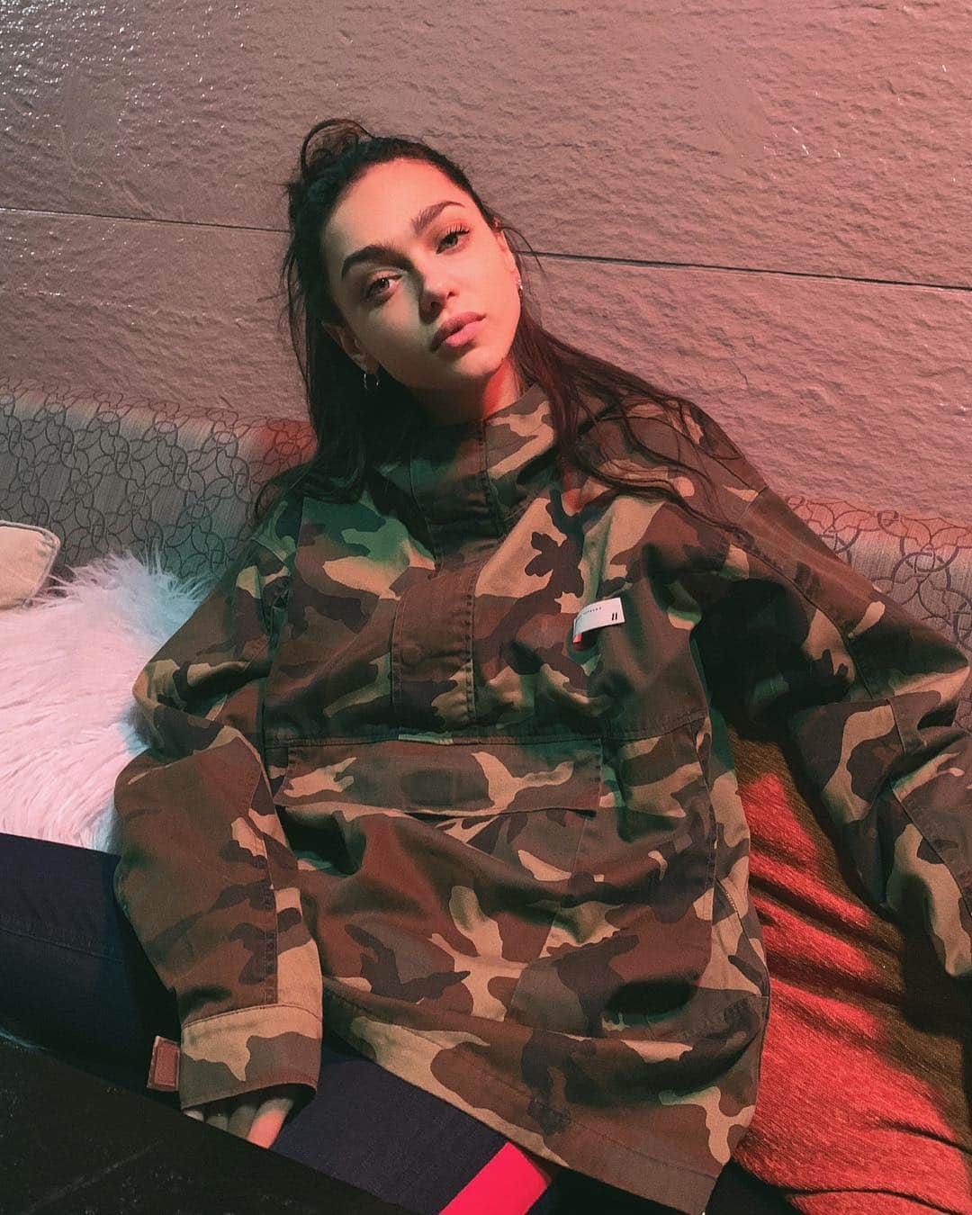 Zhenya Katavaのインスタグラム：「Сколько мне лет? 😈🔫」