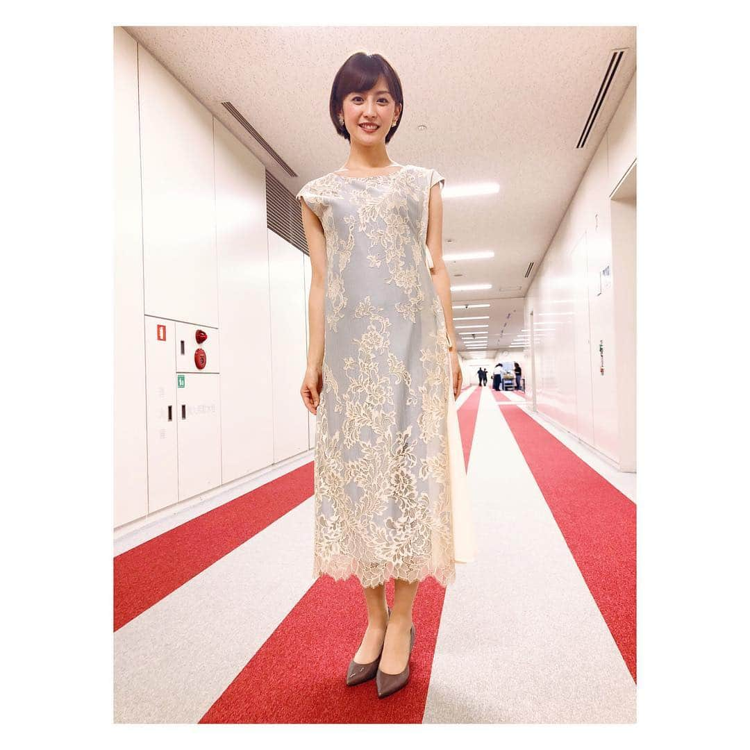 宮司愛海さんのインスタグラム写真 - (宮司愛海Instagram)「今日夜8時からは #潜在能力テスト ✨ 今夜のゲストはこちらの方々💁‍♀️ . #アンミカ さん #井上裕介 さん #大久保佳代子 さん #岡田圭右 さん #カミナリ のおふたり #草野満代 さん #杉本雛乃 さん #辻本達規 さん #向井慧 さん #平田雄也 さん #的場浩司 さん #眞鍋かをり さん #モーリーロバートソン さん . 向井さん・辻本さん師弟コンビのやりとりや、モーリーさんにご注目🙌笑 . この日の衣装は、横から見ると前身頃と後ろ身頃がリボンで繋がれているデザインで可愛いかったです✨ 正面からだとチャイナドレスみたい？🤔」10月23日 16時03分 - manami_miyaji