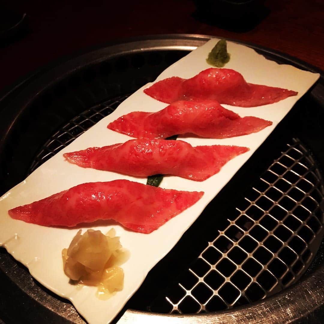 西村文男さんのインスタグラム写真 - (西村文男Instagram)「ご褒美と記念に買ったバッグとよろにく。 フミログ3.92でございます。 焼肉屋でまさかのカツサンド。1番好きなのはトリュフ飯。#よろにく #ジルサンダー」10月23日 17時23分 - fumionishimura