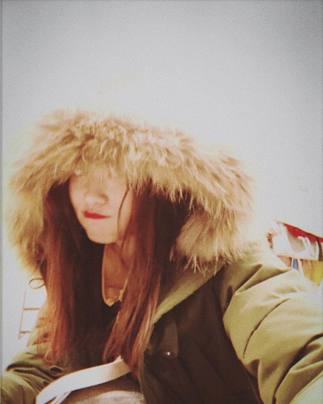 生見愛瑠さんのインスタグラム写真 - (生見愛瑠Instagram)「最近これでもかってほどに寒すぎやしませんか、 (あ、みんなのおすすめ小説教えてください📕キニナル」10月23日 18時28分 - meru_nukumi