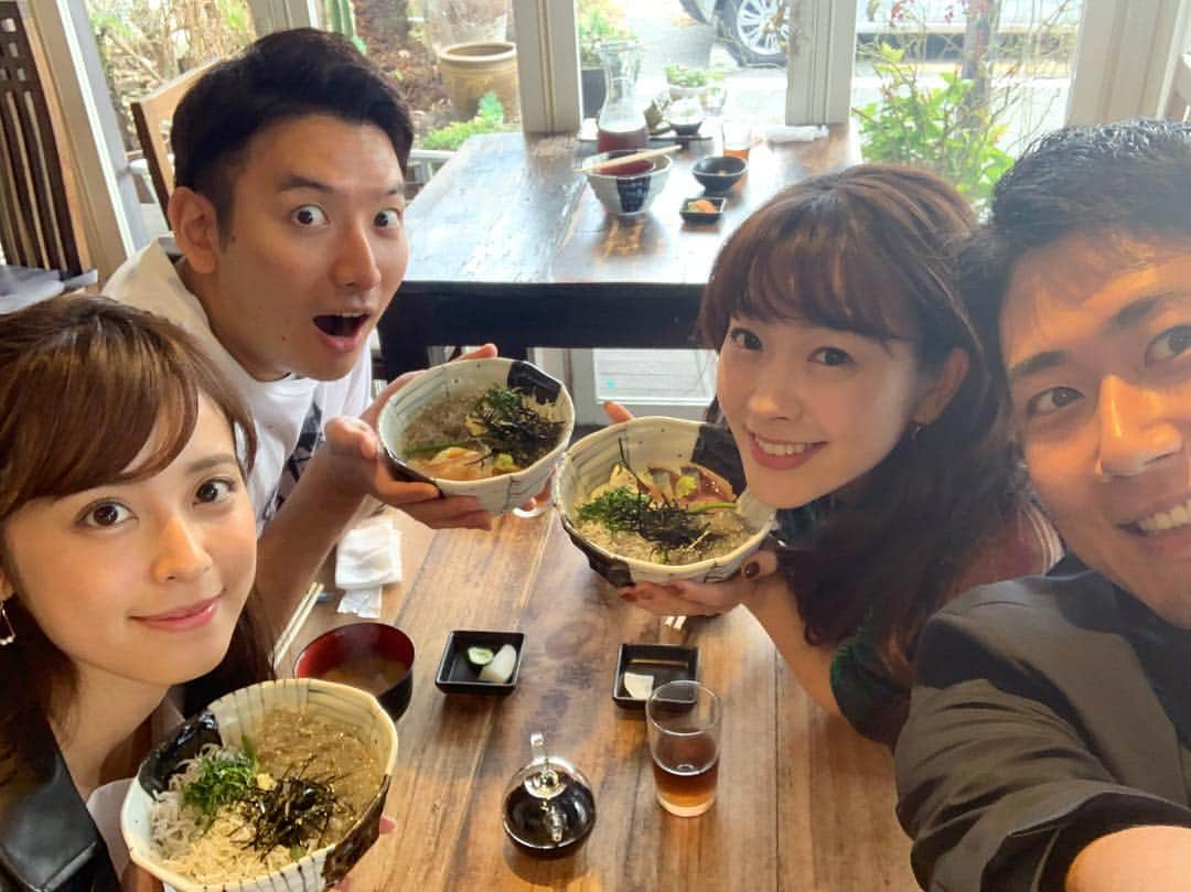 久慈暁子さんのインスタグラム写真 - (久慈暁子Instagram)「* しらすどんどんどん🐟 先輩3人は三色丼、 私は二色丼(釜揚げしらす・生しらす) にしました😋🍴 * #しらす丼 #鎌倉 #生田竜聖 アナ #酒主義久 アナ #三上真奈 アナ」10月23日 19時18分 - kuji_akiko