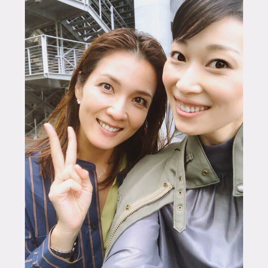 海隼人（有馬佐織）さんのインスタグラム写真 - (海隼人（有馬佐織）Instagram)「先日ちゃんと目に焼きつけてきました✨💃 REON JACK3の舞台‼️ 1場面1場面見ていて気持ち良い、 ダンスシーンばかりでほんとぉーーーーーに最高でした 素敵すぎました👏😆 踊る方々は大変だけど、ずーーーっと見てられるw✨🤩✨ そして懐かしい方々と居合わせ幸せでした😚 💋 💋 #reonjack3#東京国際フォーラム #舞台#ダンス#観劇 #柚希礼音  さん #歩くパワースポットの方 #スタミナ子さん #大好物#だーーいすき#楽しかったぁ#😚#最高 #分かる方々には分かる話w #遠野あすか さん#和涼華 さん #彩海早矢 さん#天緒圭花 さん #元宝塚#宝塚og #大貫勇輔 さん #ちゃっかり撮って頂きました🙏✨ #ありがとうございました」10月23日 20時07分 - saorimahalo