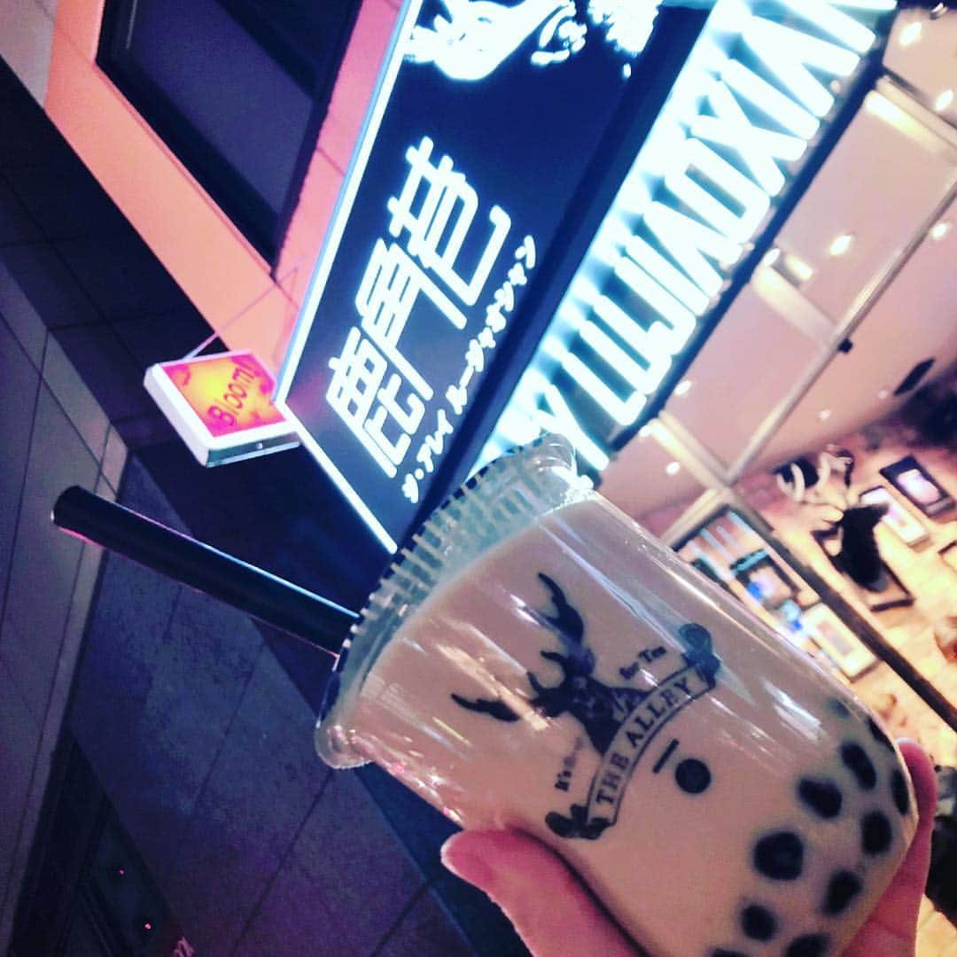 内田琴音さんのインスタグラム写真 - (内田琴音Instagram)「タピオカはやっぱジアレイ #tapioca #instadrink #thealley」10月23日 20時26分 - kotodevil_