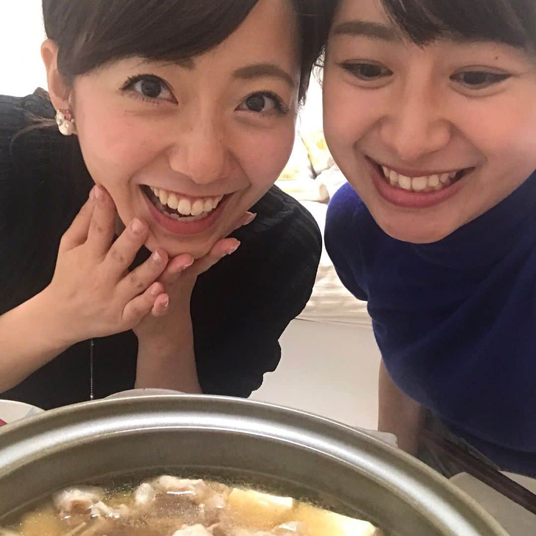 内田嶺衣奈さんのインスタグラム写真 - (内田嶺衣奈Instagram)「こんばんは🌝 だんだんと、寒くなってきましたね🍁 風邪が流行っているみたいです。 みなさまもお気をつけて(>_<) 先日、2人でお鍋🍲 あたたまりました💓  #寒い日 #お鍋♡ #湯気もくもく #林美沙希アナ」10月23日 21時14分 - reina.uchida