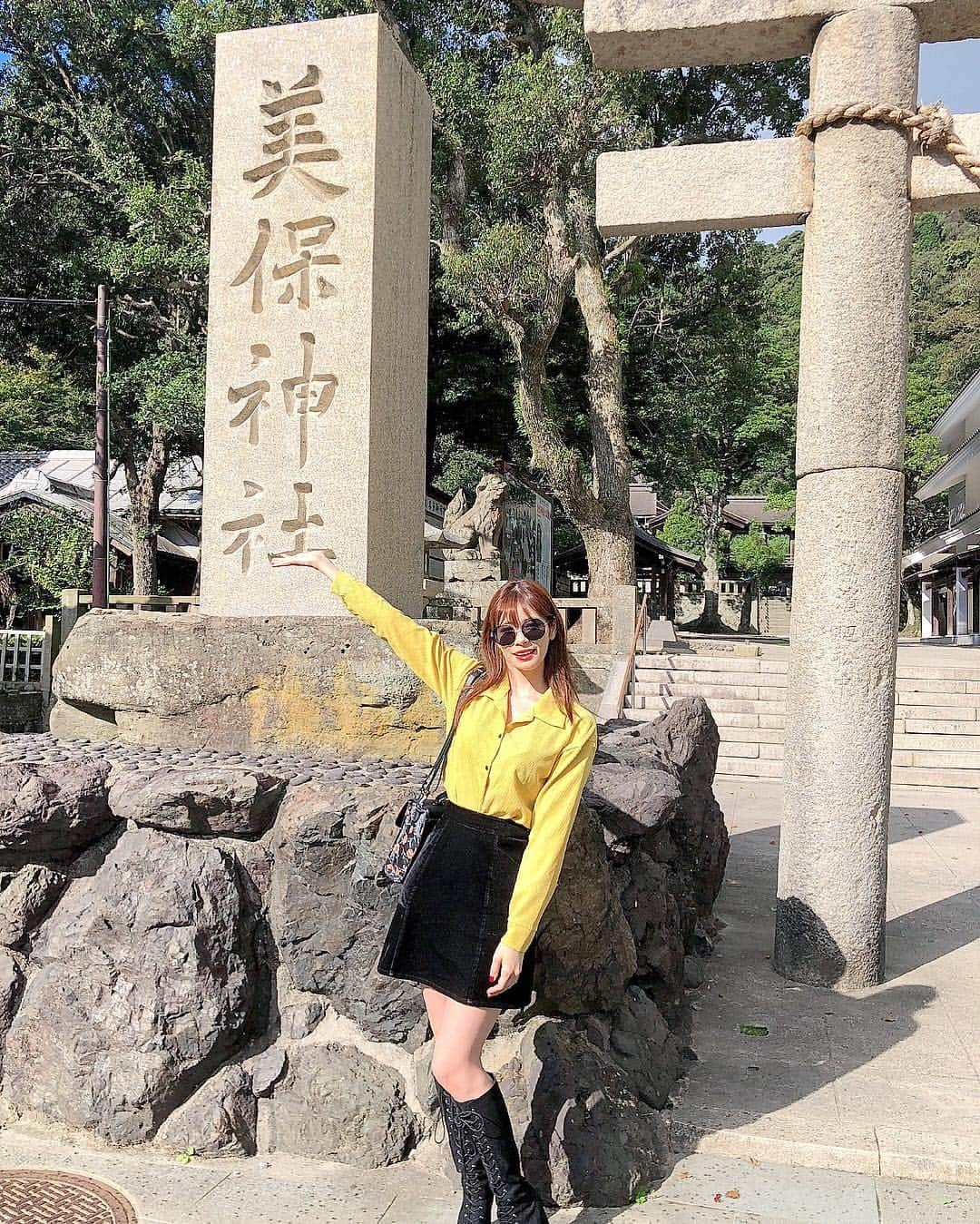 得あゆさんのインスタグラム写真 - (得あゆInstagram)「島根で神社巡り！⛩🇯🇵✨ ・ 美保神社！⛩🇯🇵✨ 青石畳通り💙 ここは音楽の神さまがいるらしいよ✨✨✨ 私の外国人感が否めない。笑 ・ ・ ・ ・ ・ #美保神社#青石畳通り#島根県#ご縁の国しまね#島根旅行#旅行#旅#女子旅#神社#ただいま島根フォトコン#お洒落#インスタ映え#綺麗#出雲大社#素敵#思い出#travel#japanesegirl#pr#観光#日本#美しい#モデル#fashion#japantrip#design#beauty#photography#model#hairstyle」10月23日 21時27分 - tokuayu819