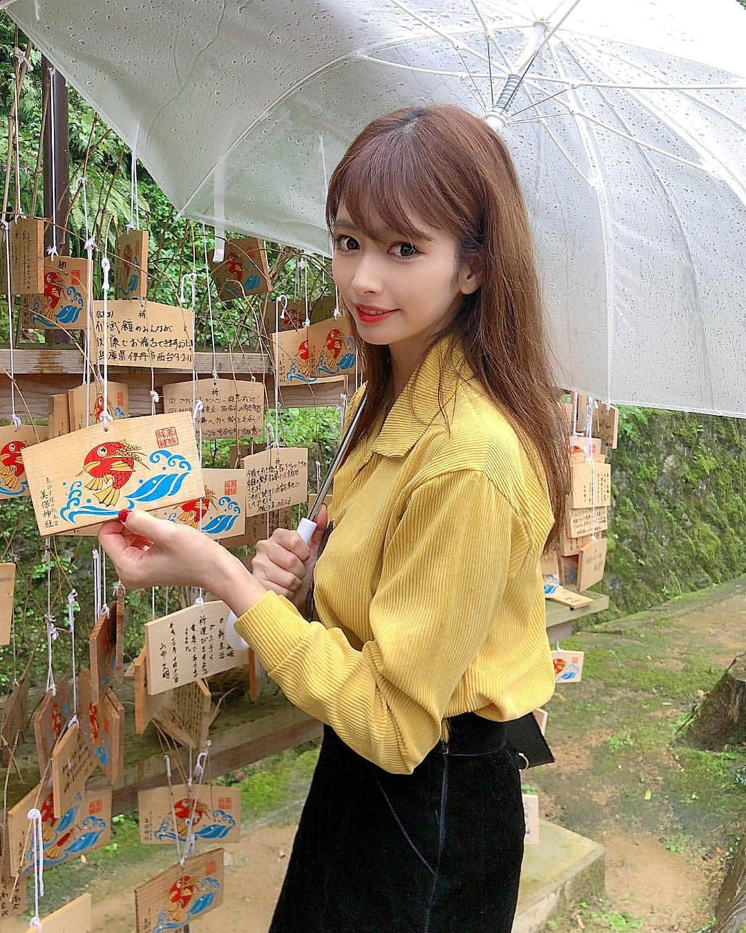 得あゆさんのインスタグラム写真 - (得あゆInstagram)「島根で神社巡り！⛩🇯🇵✨ ・ 美保神社！⛩🇯🇵✨ 青石畳通り💙 ここは音楽の神さまがいるらしいよ✨✨✨ 私の外国人感が否めない。笑 ・ ・ ・ ・ ・ #美保神社#青石畳通り#島根県#ご縁の国しまね#島根旅行#旅行#旅#女子旅#神社#ただいま島根フォトコン#お洒落#インスタ映え#綺麗#出雲大社#素敵#思い出#travel#japanesegirl#pr#観光#日本#美しい#モデル#fashion#japantrip#design#beauty#photography#model#hairstyle」10月23日 21時27分 - tokuayu819