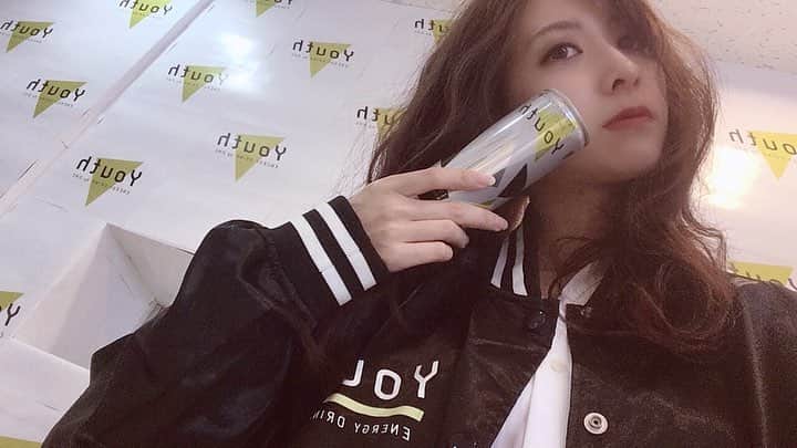 のインスタグラム：「こんばんは🌝 本番4日前にしてiPhoneがご臨終案件🚶 2日間携帯のない生活を強いられる上、インスタでしか連絡を取る手段がございません、、ご迷惑おかけいたします🙇 - #youth 持ってキメてる私どうでしょうか、キャラじゃないとか言わない言わない😇 - youth手にしたら誰でもポーズの一つや二つキメたくなってしまうのよ、、🤔 - あと3日！投票といいね！宜しくお願い致します！🙏 -  #桜美林#ミスコン#ミスミスター#ファイナリスト#ミスコンテスト#石橋実久#20181023#dhc#dhccs#dhcyouth#youth#beautiy#camera#photo#photography#portrait#portraitphotography#selfie#girl#model#follow#like#いいね#いいね返し#ビフォパ#ビフォーアフター#イメチェン」