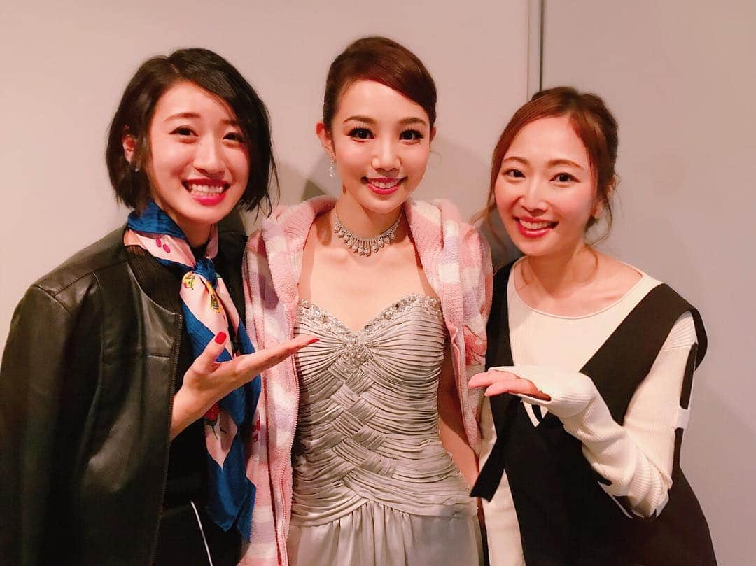 咲妃みゆのインスタグラム：「「GHOST」からご縁を頂いているお二人がお越しくださいました…😭✨ . ❤️清香さん・凜子さん❤️ 久しぶりの再会が嬉しくてホッとして、お会いした瞬間に抱きついてしまいましたー😆 . コンサートへの緊張が拭い去れずにいる私に心温まる励ましのお言葉をくださり、強いパワーを頂きました😭✨✨✨ . #木南清香 さん #松原凜子 さん #元気の源 💕 #thegreatestmusicalconcert #グレイテストミュージカルコンサート #東急シアターオーブ #感謝 🍀」