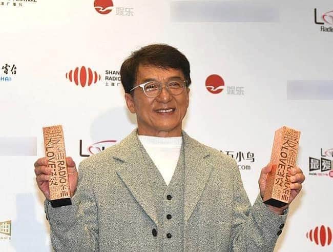 のインスタグラム：「Was happy to receive these awards for singing!」
