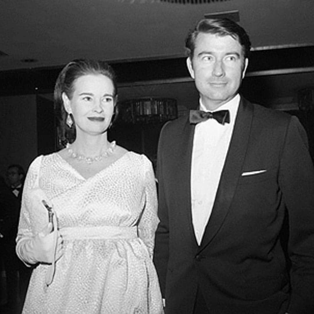 グロリア・ヴァンダービルトのインスタグラム：「Wyatt Cooper and me at the premiere of My Fair Lady in 1964. I was six months pregnant with our son, Carter, and was so in love and happy. The maternity dress was by #mainbocher. Photo by Getty Images」