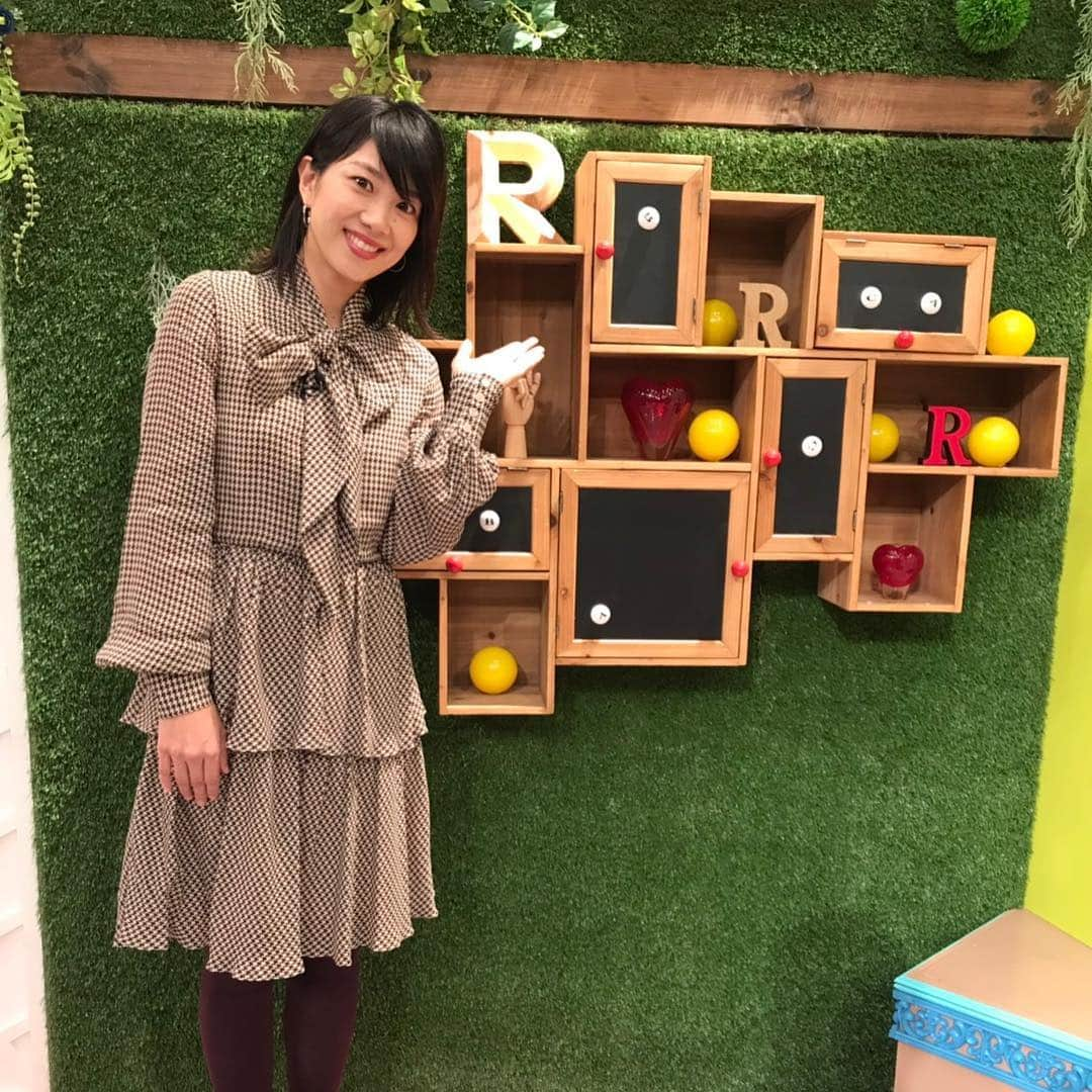 潮田玲子さんのインスタグラム写真 - (潮田玲子Instagram)「ぞっこん九州この後19時〜です！ 初回放送です！ 福岡、佐賀地区の皆様お時間ありましたら是非ご覧ください😊🙌 写真はスタジオにて。  #rkb #ぞっこん九州 #毎週水曜日19時〜 #福岡佐賀地区 #見てねー」10月24日 18時15分 - reikoshiota_official