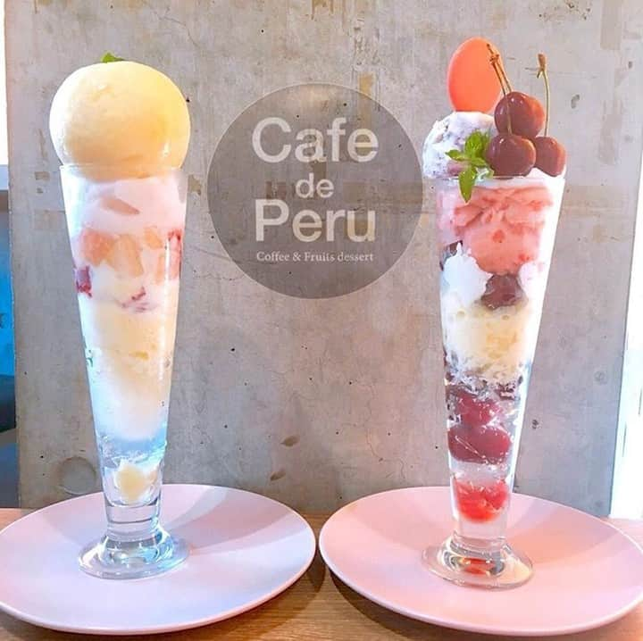 charmmy_officialさんのインスタグラム写真 - (charmmy_officialInstagram)「. 🍴 #gourmet #cafe @ Cafe de Peru (高田馬場) photo by @y4uak . 予約必須の大人気店🎶 . 季節の旬のフルーツふんだんに使用した オリジナルスイーツ😍✨ . 10月末まではシャインマスカットパフェも！ . ೫┈┈┈┈┈┈┈┈┈┈┈┈┈೫ charmmy公式インスタグラムで ご紹介させていただくお写真を募集中📸 . 皆様のお気に入りの1枚に #チャーミースナップ をつけて投稿してくださいね☺️ . ※写真利用にまつまる利用規約はTOPページのリンクよりご確認ください♪ ೫┈┈┈┈┈┈┈┈┈┈┈┈┈೫ . #gourmet #harajuku #cafe #asianradafters #instagood #instacake #高田馬場スイーツ #シャインマスカット #予約必須 #カフェ巡り好きな人と繋がりたい #インスタ映え #カフェ好き #カフェめぐり #カフェスタグラム #カフェ部 #スイーツ #スイーツ女子 #スイーツ部 #パフェ #いちご」10月24日 18時30分 - charmmy_official