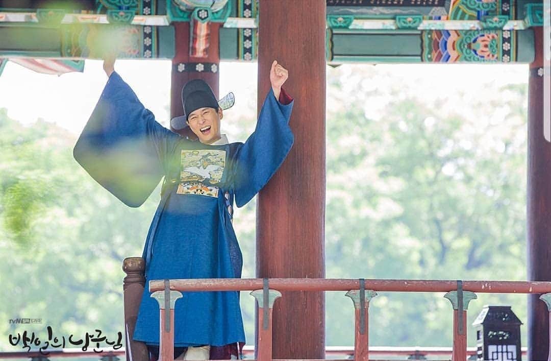 ホ・ジョンミンのインスタグラム：「시청률 12.7 갱장허네!!! #백일의낭군님 #수지 #조선swag」