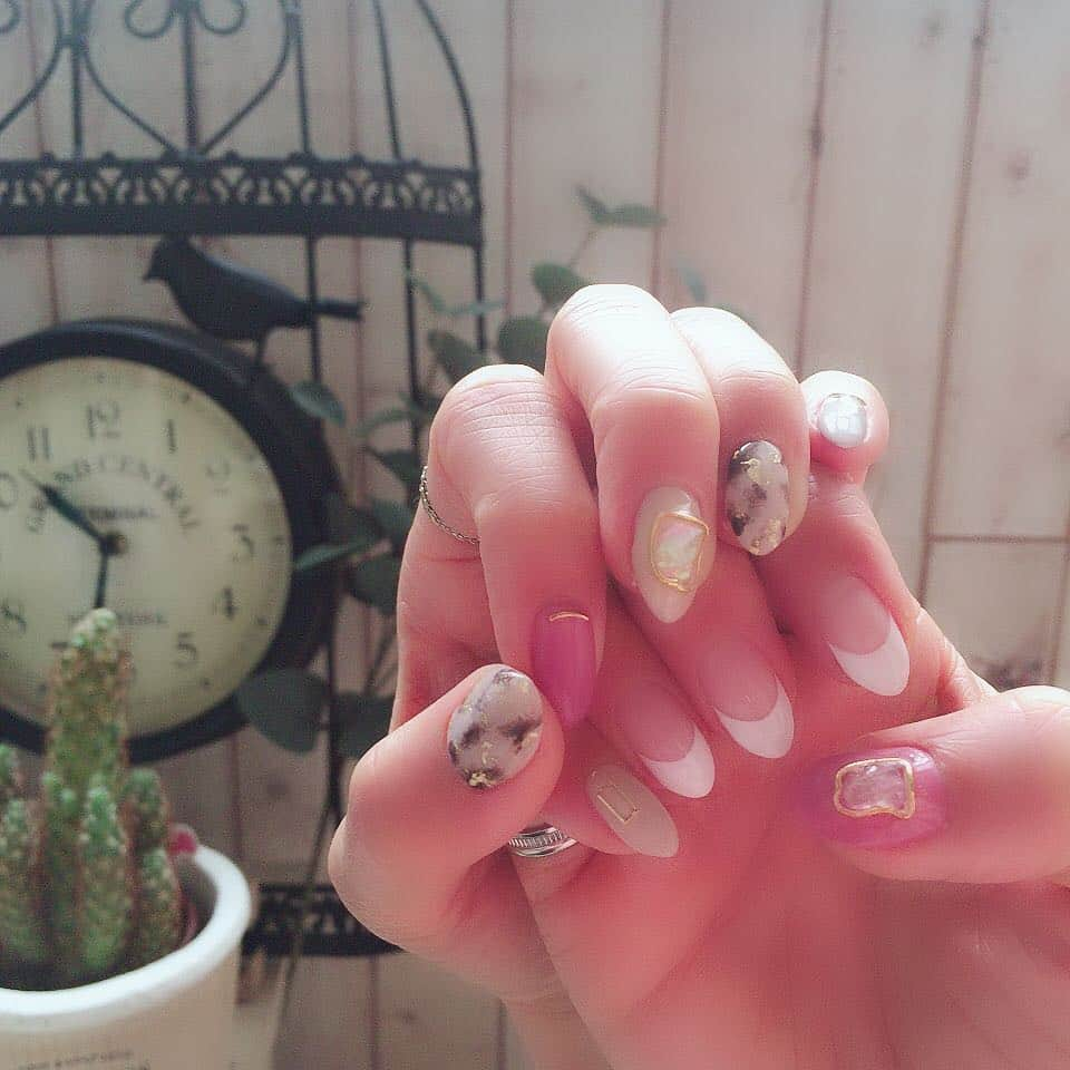 新山千春さんのインスタグラム写真 - (新山千春Instagram)「one of my favorite new  #nail 💅 foot nail is 🐅💜 Leopard！ . . @lifenail_ebisu ♥️ . 今日もいい日に  なりますよぉに😍👍♥️ .  Let’s do our best together！！😍👍👍👍👍 _____________________________________________________🌹  #shooting 🎬 #LOVE 🏖 #沖縄好き ♥️ #海好き #釣り女子 #LA好き 💖 #hairstyle  #denimcoordinate #makeup #model  #mamastyle #Instagood #hairarrange #fashion  #outfit #casualstyle  #outfitstyle #촬영 #粉我 #나를 따르라  #fashionistas #dailylook #coodinate #いいね 💘#フォロー ありがとうございます🌹#新山千春 #インスタ初心者 🌹 _____________________________________________________🌹」10月24日 10時47分 - chiharuuu_0114