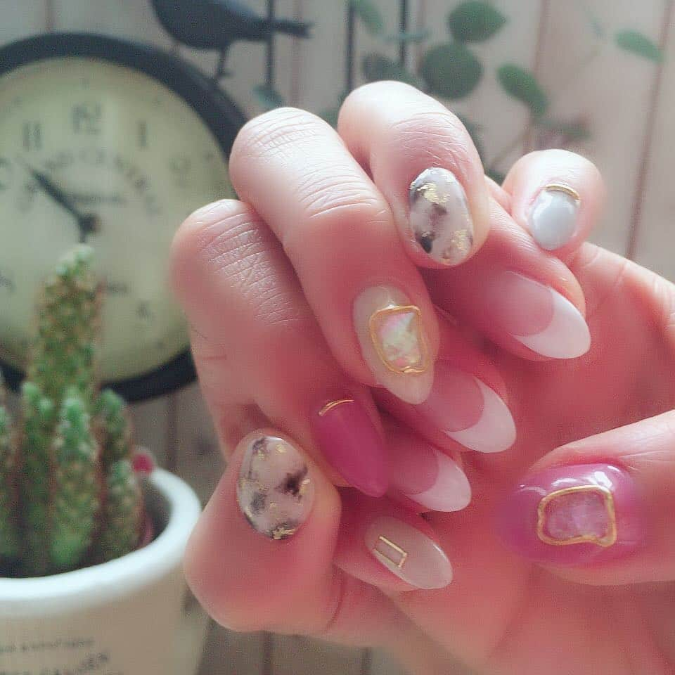 新山千春さんのインスタグラム写真 - (新山千春Instagram)「one of my favorite new  #nail 💅 foot nail is 🐅💜 Leopard！ . . @lifenail_ebisu ♥️ . 今日もいい日に  なりますよぉに😍👍♥️ .  Let’s do our best together！！😍👍👍👍👍 _____________________________________________________🌹  #shooting 🎬 #LOVE 🏖 #沖縄好き ♥️ #海好き #釣り女子 #LA好き 💖 #hairstyle  #denimcoordinate #makeup #model  #mamastyle #Instagood #hairarrange #fashion  #outfit #casualstyle  #outfitstyle #촬영 #粉我 #나를 따르라  #fashionistas #dailylook #coodinate #いいね 💘#フォロー ありがとうございます🌹#新山千春 #インスタ初心者 🌹 _____________________________________________________🌹」10月24日 10時47分 - chiharuuu_0114