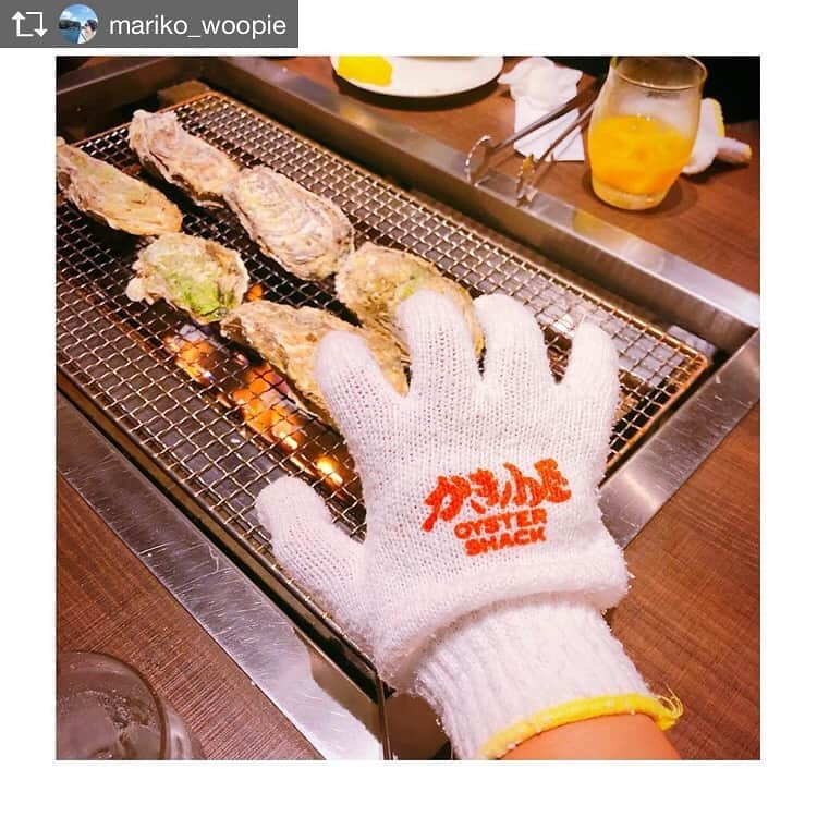 KAKIGIRL（カキガール）のインスタグラム：「カキガール定例会！ . Repost from @mariko_woopie @TopRankRepost #TopRankRepost ✩ #焼き牡蠣 . 焼いてる最中✨ 待てなくて、手が出る 私の前あし！ . 片側6分、反対も6分 10分以上待て...辛い😭 . . 早く食べたい♥️ . . . ✼••┈┈┈┈••✼••┈┈┈┈••✼ . . #焼きかき  #カキガール #KAKIGIRL #牡蠣ガール #牡蠣好き #牡蠣好き女子 #牡蠣 #oyster #オイスター #牡蠣好き #牡蠣大好き #メンバー募集 #クラウドファンディング #crowdfunding  #生牡蠣 #生牡蠣半額 #oysterlove #ジャックポット #かき小屋 #持ち込みok #女子会  #新橋 . . . #ファインダー越しの私の世界  #写メラマンmswp  #tonstagramer #tonstagram #トンスタグラマー #豚スタグラム」