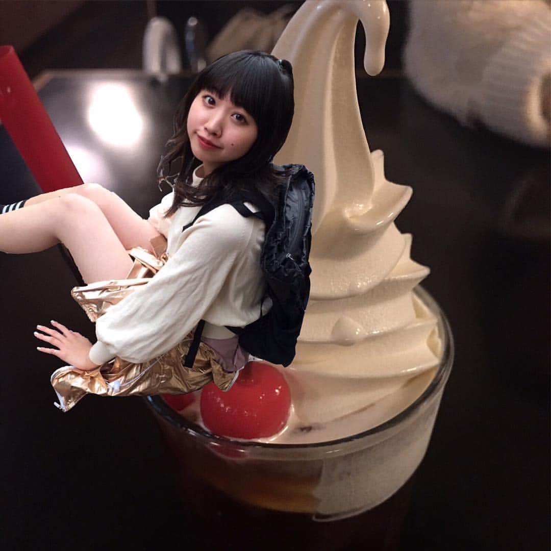 高岡未來さんのインスタグラム写真 - (高岡未來Instagram)「こんにちは大好きな おかしいっぱいの中にとびこみたい 夢はあったけどソフトクリームに 飛び込みたい夢はないんです〜〜 #ソフトクリーム  #アイスクリーム  #パタゴニア」10月24日 11時59分 - mikutakaoka
