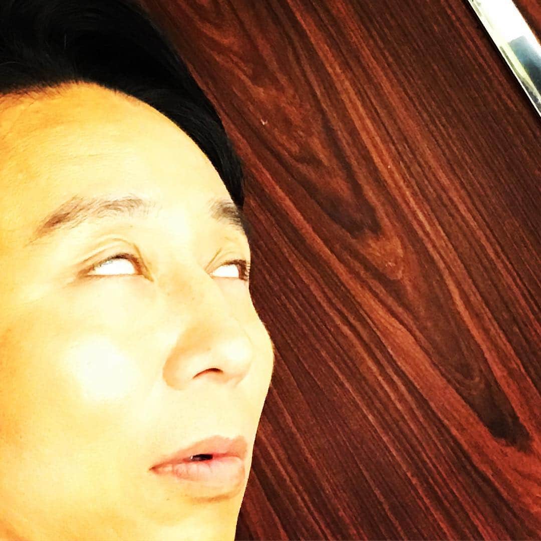 有吉弘行さんのインスタグラム写真 - (有吉弘行Instagram)「収録ハード過ぎてやばみ。 気失う。。。」10月24日 15時52分 - ariyoshihiroiki