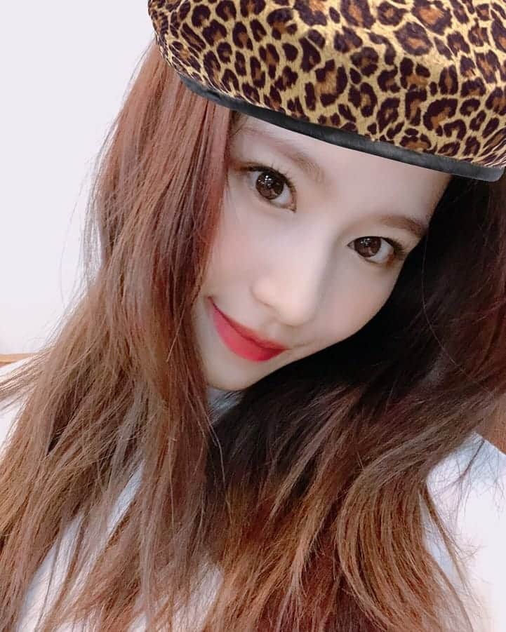 TWICEさんのインスタグラム写真 - (TWICEInstagram)「내가 지금 머하고있게에에유우웅ㅇ #내잔머리는오늘도열일중👼🏻🌱」10月24日 16時14分 - twicetagram