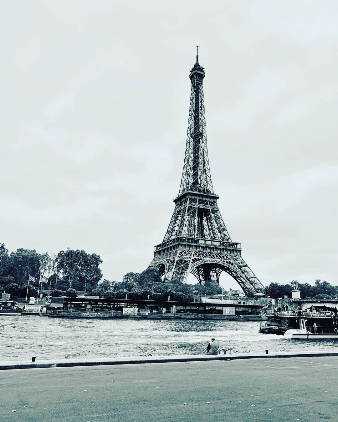 猪俣ユキのインスタグラム：「Paris postcard photos #paris #autumn #walk」