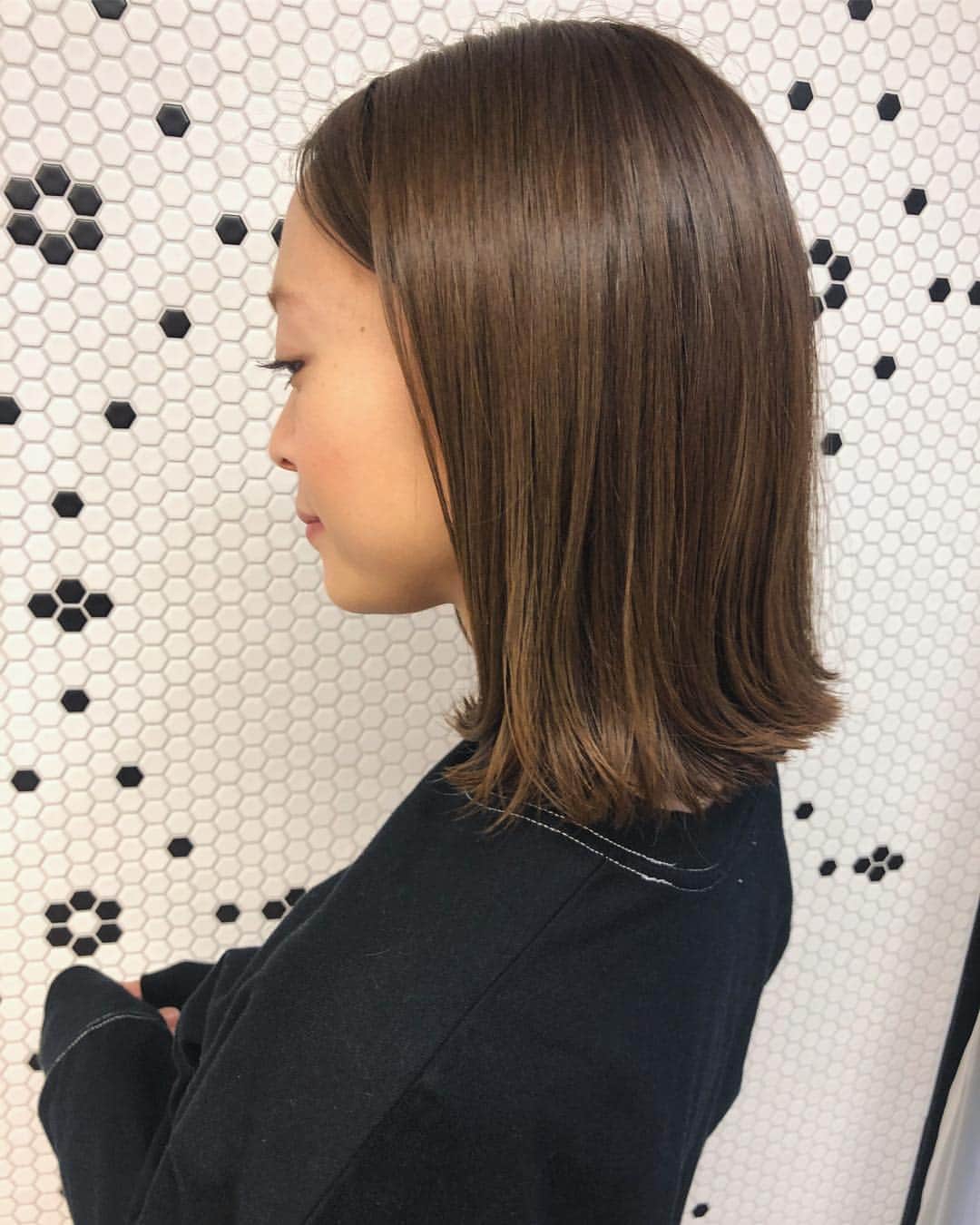 野尻美穂のインスタグラム：「髪の毛綺麗にしてもらったぁ☺️ トモいつもありがとうー！ カラーはいつもお任せなのでここにトモがコメントしてくれるのを待ちます。笑←↓してくれてる優しい🤣💕 動画の声はうるさいから消したよ😂 #SYAN #今週日曜日に向けての準備」