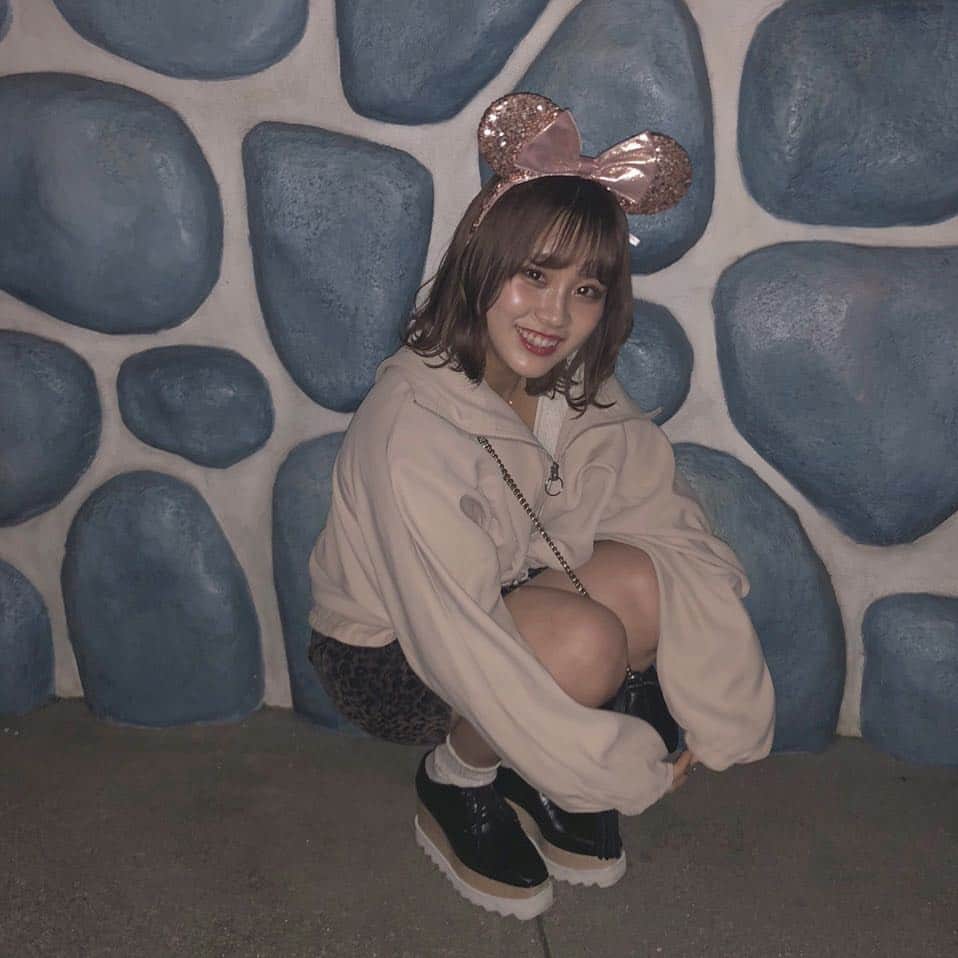 のインスタグラム：「． ． ． おすわり 🐶 ． ．」