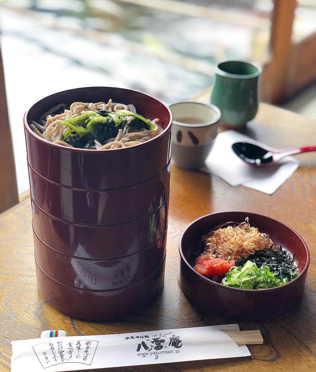 得あゆさんのインスタグラム写真 - (得あゆInstagram)「出雲蕎麦！❤️ 外観も素敵なお蕎麦屋さん！ 鯉の餌やりが独特。笑🍞 ・ 重なってる蕎麦を一つ一つ片付け食い していくスタイルらしいです😊✨ 美味しくて全部ぺろり。笑 ・ ・ ・ ・ ・ #出雲#出雲そば#蕎麦#soba#島根県#ご縁の国しまね#島根旅行#旅行#旅#女子旅#神社#お洒落#インスタ映え#綺麗#素敵#思い出#travel#japanesegirl#pr#観光#日本#美しい#ただいま島根フォトコン#ランチ#お昼ごはん#lunch#fashion#japantrip#beauty#photography」10月24日 21時01分 - tokuayu819