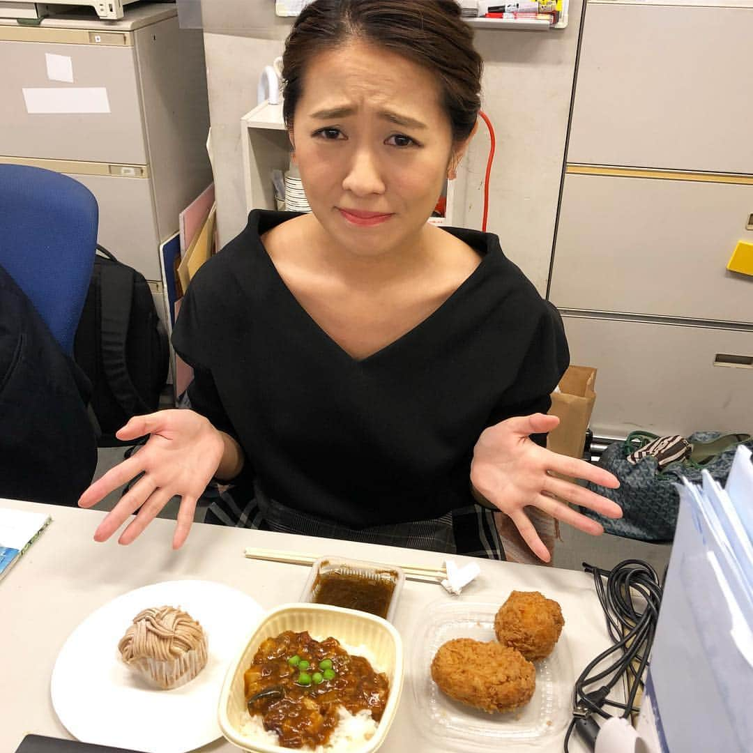 フジテレビ「THE NEWS α」さんのインスタグラム写真 - (フジテレビ「THE NEWS α」Instagram)「今日の夜ご飯。  お昼に内田アナとモンブランを作ったら、夕食を作る気力がなくなりました。  お惣菜を買ったら、全体的に茶色いメニュー😚💦 こんな日もありますよね。 #primenewsα#フジテレビ#fujitv#ニュース#椿原慶子#竹内友佳#内野泰輔#鈴木唯#安宅晃樹」10月24日 21時35分 - news_alpha