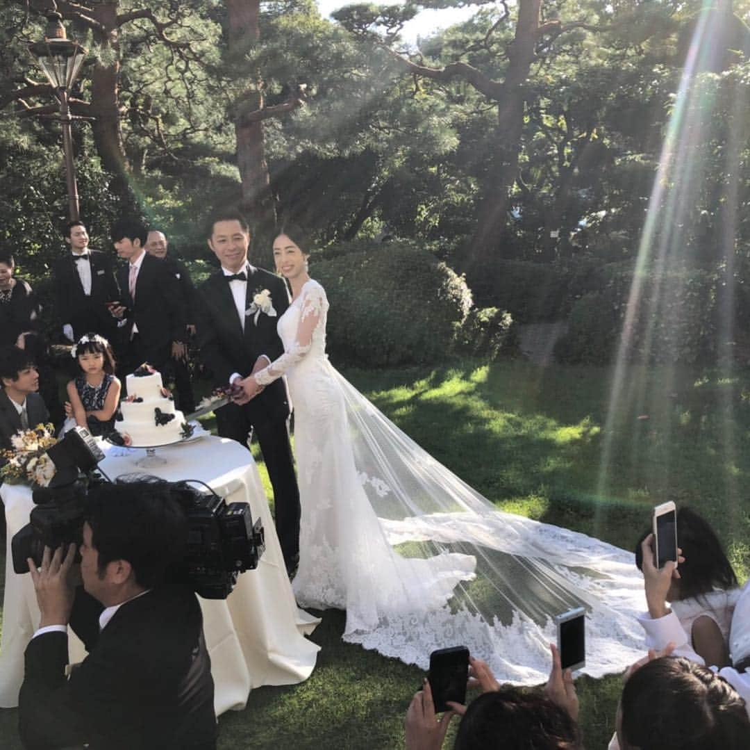 平山美香さんのインスタグラム写真 - (平山美香Instagram)「@mio_meowmeow wedding 💓 美し過ぎて、素晴らし過ぎた💓 Best of luck in married life！#wedding #friend #beautiful #高知」10月24日 22時25分 - mika_hirayama