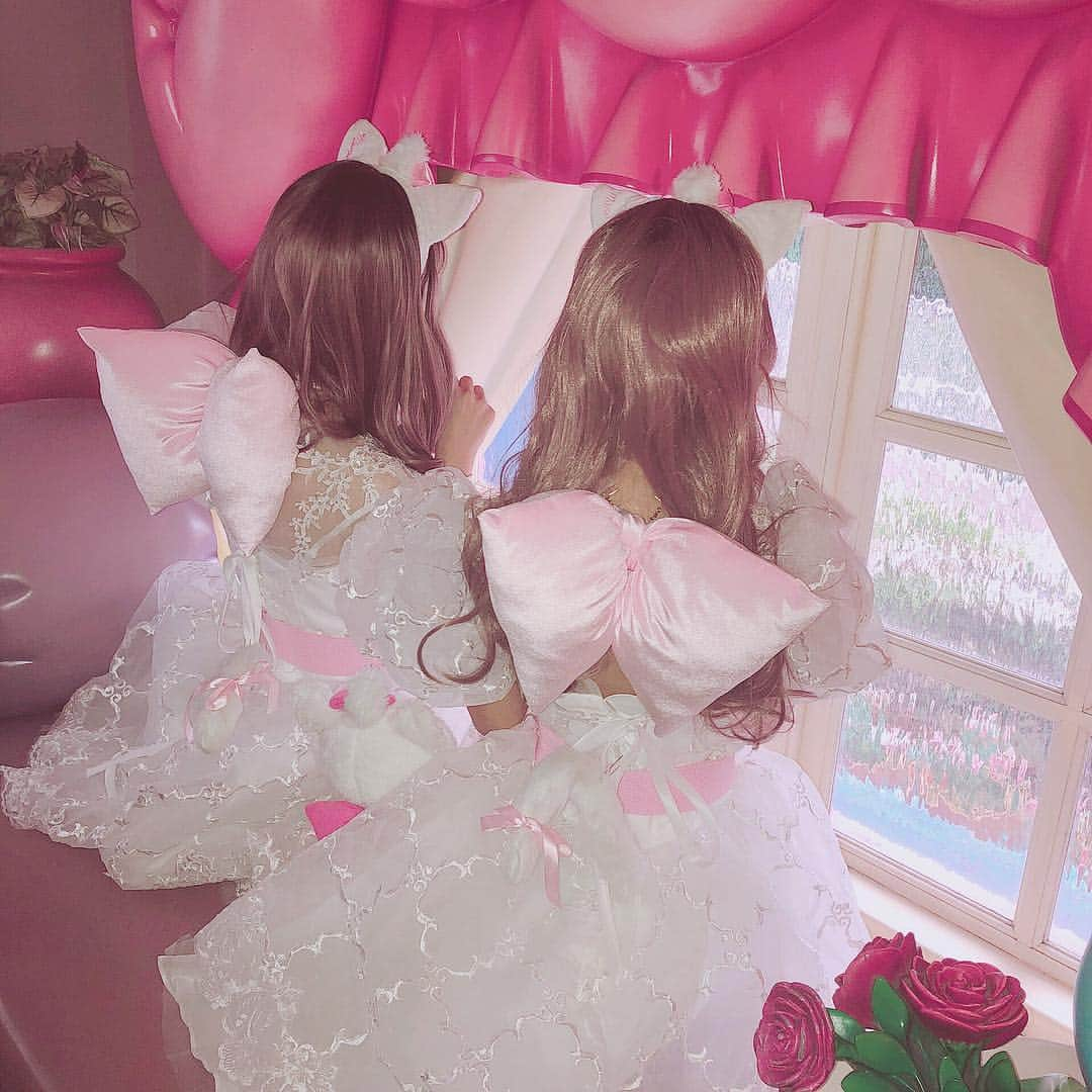 さきぼんさんのインスタグラム写真 - (さきぼんInstagram)「マリーちゃんまとめ🐈🎀 お気に入りだなぁ( ˘꒳˘) しっぽは大好きDAISO . . #disney #disneysea #ディズニー #ディズニーランド #東京ディズニーランド #tokyodisneyland #ポートレート #マリーちゃん仮装 #マリーちゃんコーデ #cat #おしゃれキャット #Dハロ #Dハロ仮装 #disneyworld #tokyodisneyresort #ハロウィン #halloween #ディズニープリンセス #マリーちゃん #センターストーリートコーヒーハウス #ディズニーハロウィン #さきぼんハロウィン🎃 #さきぼんディズニー#さきぼんHOT🥰」10月24日 22時28分 - sakibon69