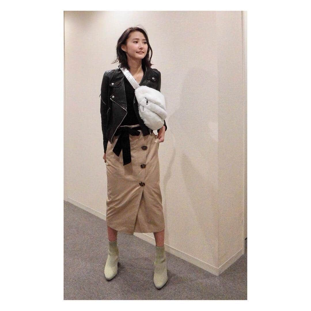 美優さんのインスタグラム写真 - (美優Instagram)「outfit... . ライダース#goldengoose  トップス#todayful  スカート#zara  ショートブーツ#sly ファーバッグ#elendeek」10月25日 12時31分 - miyu11_20