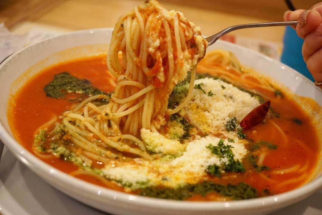 石関友梨のインスタグラム：「安定の美味しさ♡行列のできる地元パスタ店「はらっぱ」オススメは生パスタで♪ #パスタ #はらっぱ #高崎グルメ #高崎パスタ #普通盛り」