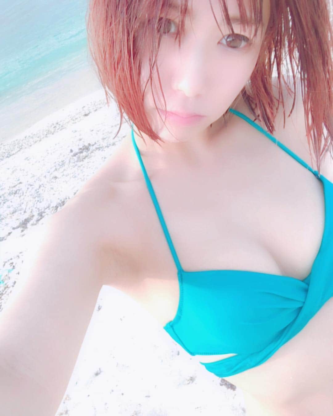 夏奈子さんのインスタグラム写真 - (夏奈子Instagram)「沖縄はまだ泳げました^ ^  #古宇利島  #沖縄 #ビーチ #beach #海 #海が好き #水着 #半目」10月25日 13時07分 - chankana0609