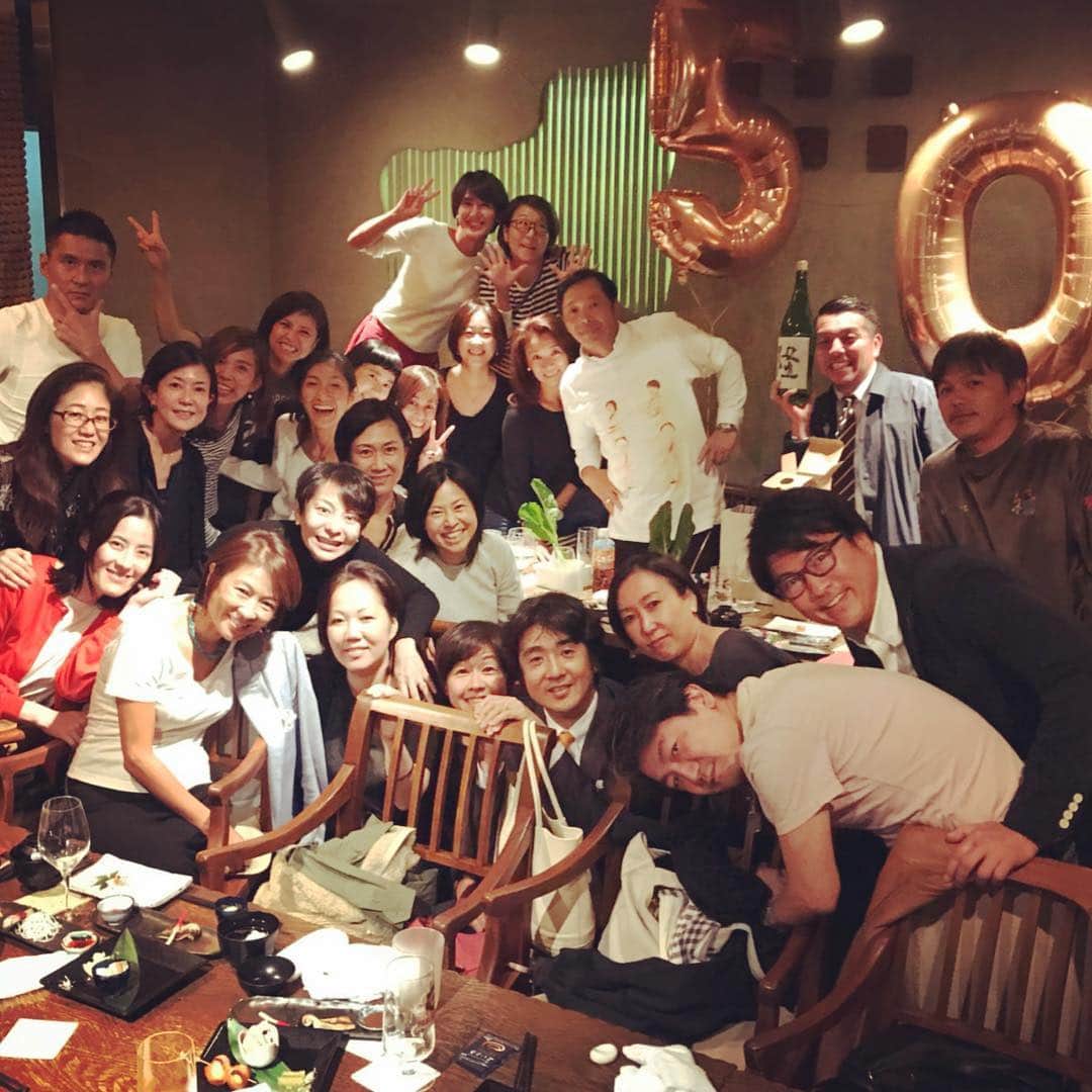 伊藤裕子さんのインスタグラム写真 - (伊藤裕子Instagram)「我らの兄貴のバースデーパーティー🎉✨✨ おめでとうございます！！！ #大先輩 #皆んなのアイドル #盛大 #全員にお土産 #気遣いも #素晴らしい方 #おめでとうございます #楽しい宴」10月25日 9時17分 - yukoito_official