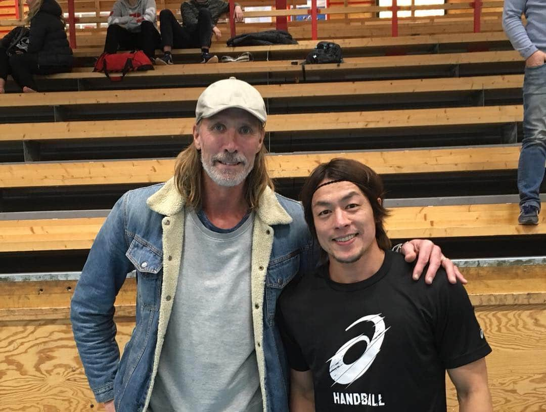 宮崎大輔さんのインスタグラム写真 - (宮崎大輔Instagram)「スウェーデン🇸🇪合宿始まりました。 そこにスウェーデンのレジェンドのオルソンさんが来てくれました‼️感激〜😊 #handball #legend #ハンドボール #宮崎大輔 #bennu #asics」10月25日 9時40分 - daisuke7_official