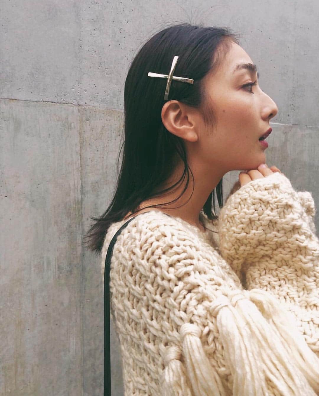 MOUSSY SNAPさんのインスタグラム写真 - (MOUSSY SNAPInstagram)「#MOUSSYSNAP LUMINE EST SHINJUKU STAFF/ルミネエスト新宿店スタッフ @marie_0905 /167cm ㅤㅤㅤㅤㅤㅤㅤㅤㅤㅤㅤㅤㅤ MVS FLARE(010BAA12-5450) #Iloveflarejeans #MOUSSYJEANS HAND KNITTED FRINGE ONE-PIECE(010BAS70-6120) CHUNK HEEL V PUMPS(010BAS52-5940) STITCH SHOULDER BAG(010BAH51-5900) BIG CROSS HAIR PIN(010BAS50-7320) ㅤㅤㅤㅤㅤㅤㅤㅤㅤㅤㅤㅤㅤ #MOUSSY #MVSJEANS」10月25日 11時55分 - moussysnap