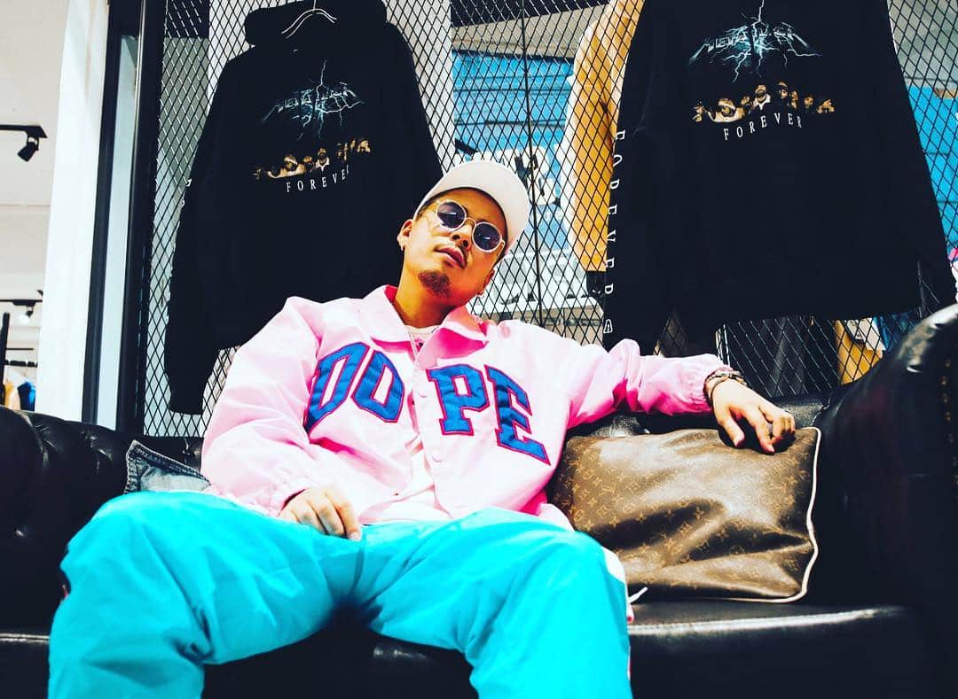 のインスタグラム：「@dope Boy 📸 @komy9696 Thanks to @walkinstore_tokyo  #dope #sunkak_eyewear」