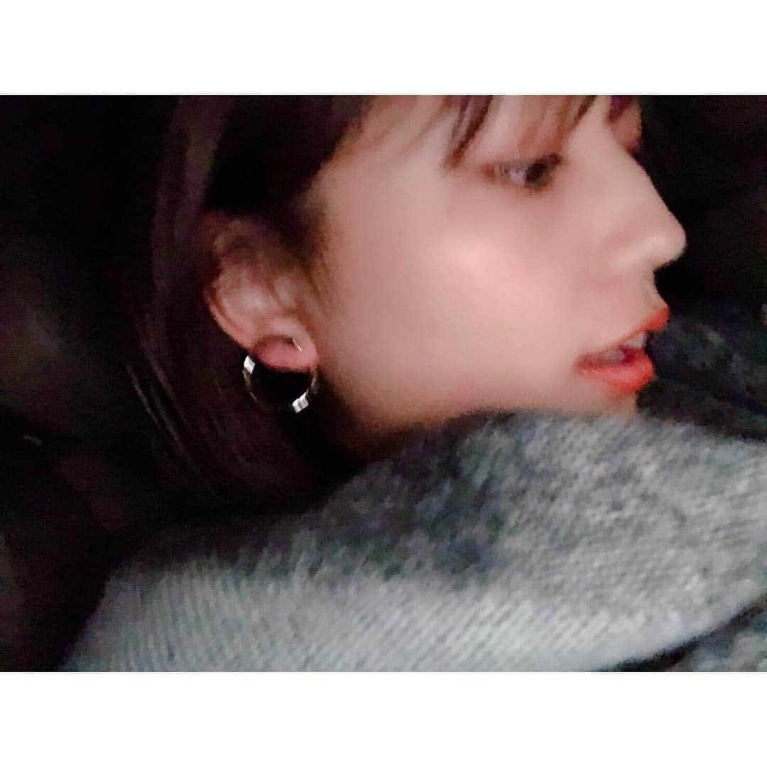 川口春奈さんのインスタグラム写真 - (川口春奈Instagram)「嬉しいこととそうじゃないことと。日々めまぐるしくて忙しくないのに忙しくてせっかちでこんな自分に疲れることもあってでももうそれも慣れてそれもそれで良しと思えるようになれるまであとちょっとなかんじ。自分にきちんと向き合って自分のことを知って行くことはとても大事だなぁ。別にヤンデナイヨ！おやすみ☺︎」10月25日 23時14分 - haruna_kawaguchi_official