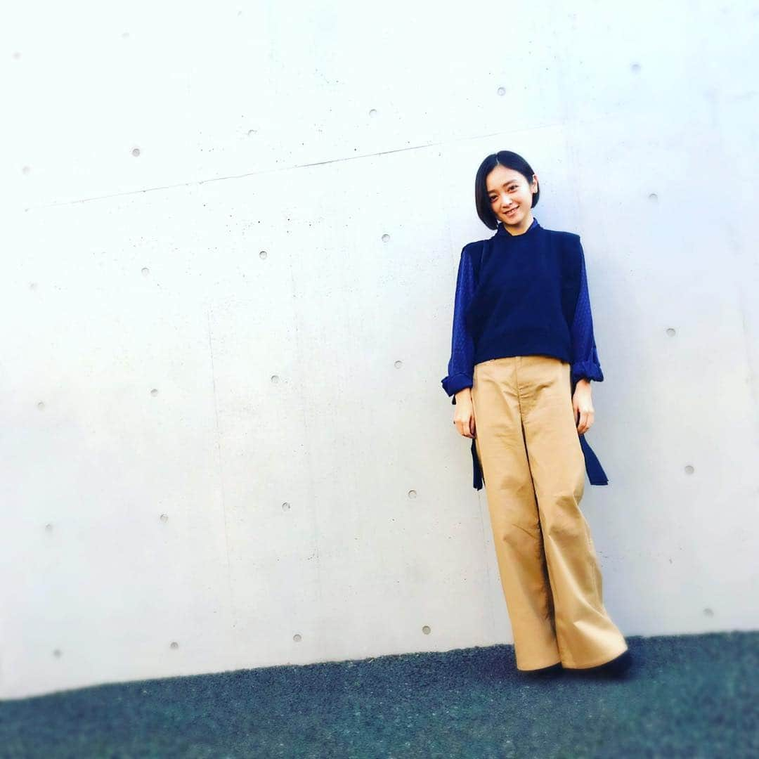 安達祐実さんのインスタグラム写真 - (安達祐実Instagram)「💙💛💙 #リーガルV #第3話 #今夜9時」10月25日 16時29分 - _yumi_adachi