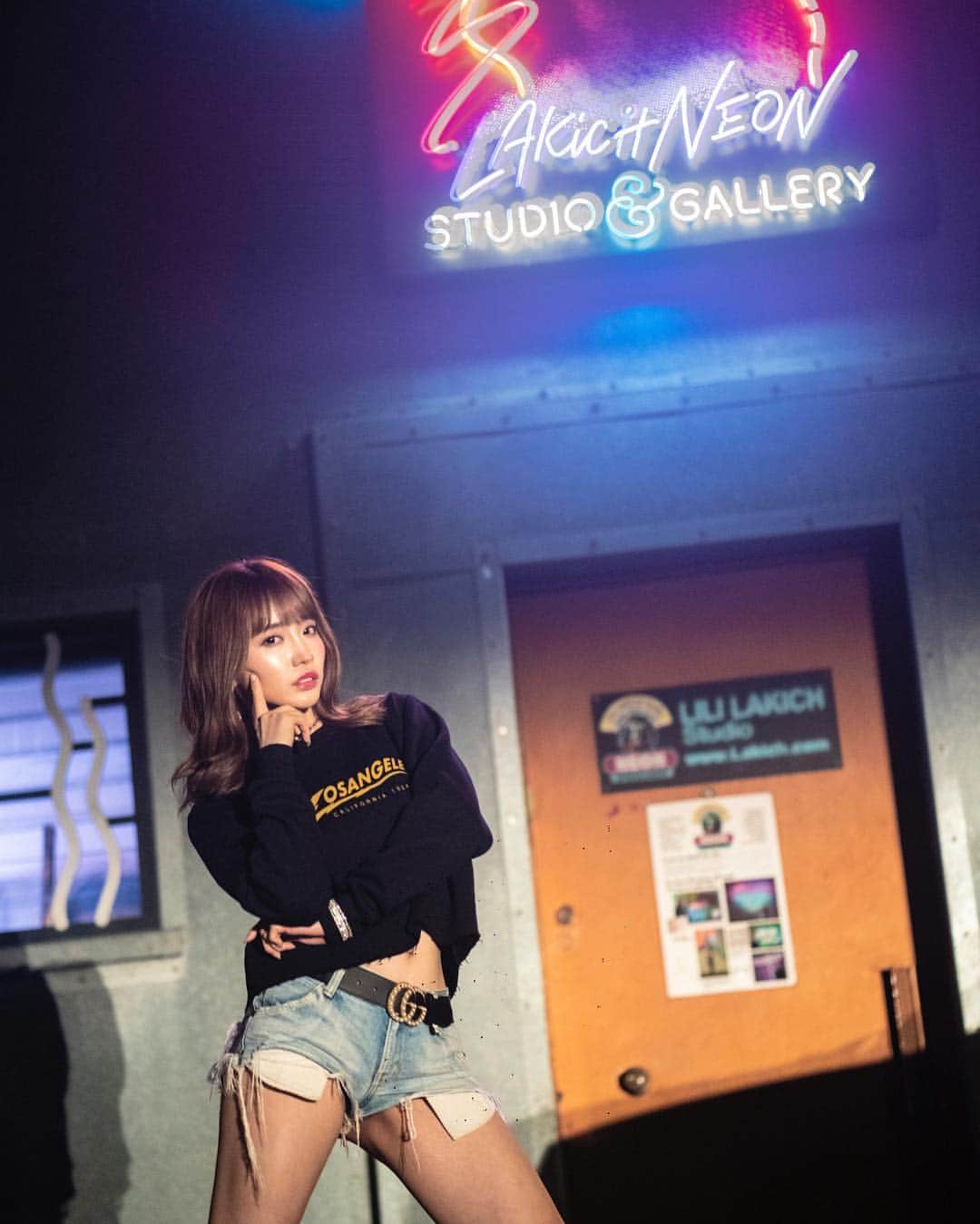 のインスタグラム：「I love the arts District Photography 💕 by @jerrycoriaa #fallfashion #losangeles #artsdistrictla #losangeles #japanesegirl #fashion #lights #urbanfashion #fashionblogger #japanesefashion #sexy #photography #jerrycoria #instagood #instafashion #asiansexy #asiangirls #la #downtownla  #akihori #堀アキ」