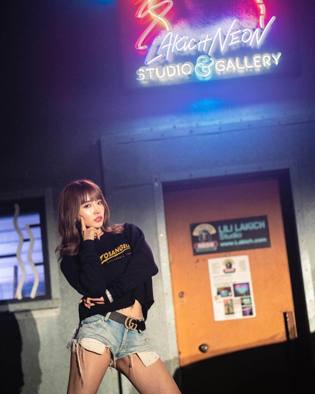 堀アキのインスタグラム：「I love the arts District Photography 💕 by @jerrycoriaa #fallfashion #losangeles #artsdistrictla #losangeles #japanesegirl #fashion #lights #urbanfashion #fashionblogger #japanesefashion #sexy #photography #jerrycoria #instagood #instafashion #asiansexy #asiangirls #la #downtownla  #akihori #堀アキ」