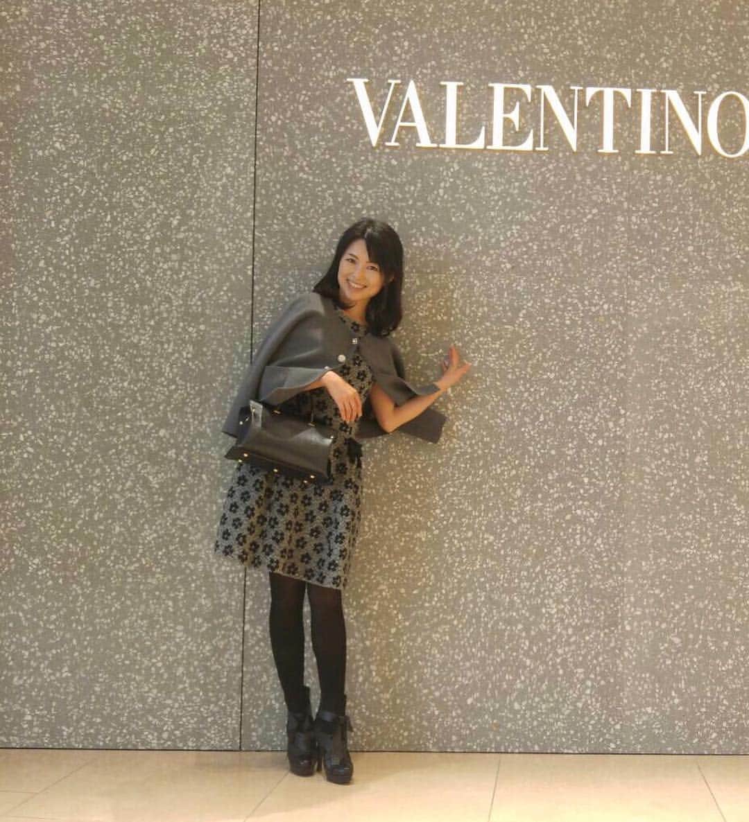 藤田りえさんのインスタグラム写真 - (藤田りえInstagram)「全身コーデ、バレンチノの要素は何１つないのですが笑。#ばえますやん ということで1枚。 #valentino #ワンピースは #エムズグレイシー #クロコバッグ#ワンピース大好き #可愛い人と繋がりたい」10月25日 17時23分 - rie_fujita.ana