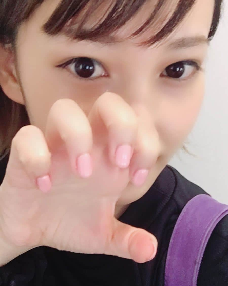 佐藤千亜妃さんのインスタグラム写真 - (佐藤千亜妃Instagram)「おにゅーネイルなのである💅 #nail#pink#new#ネイル#ジェルネイル#ピンク#ワンカラー#ワンカラーネイル#猫とアレルギーカラー#最近寒い」10月25日 18時20分 - chiaki_sato0920