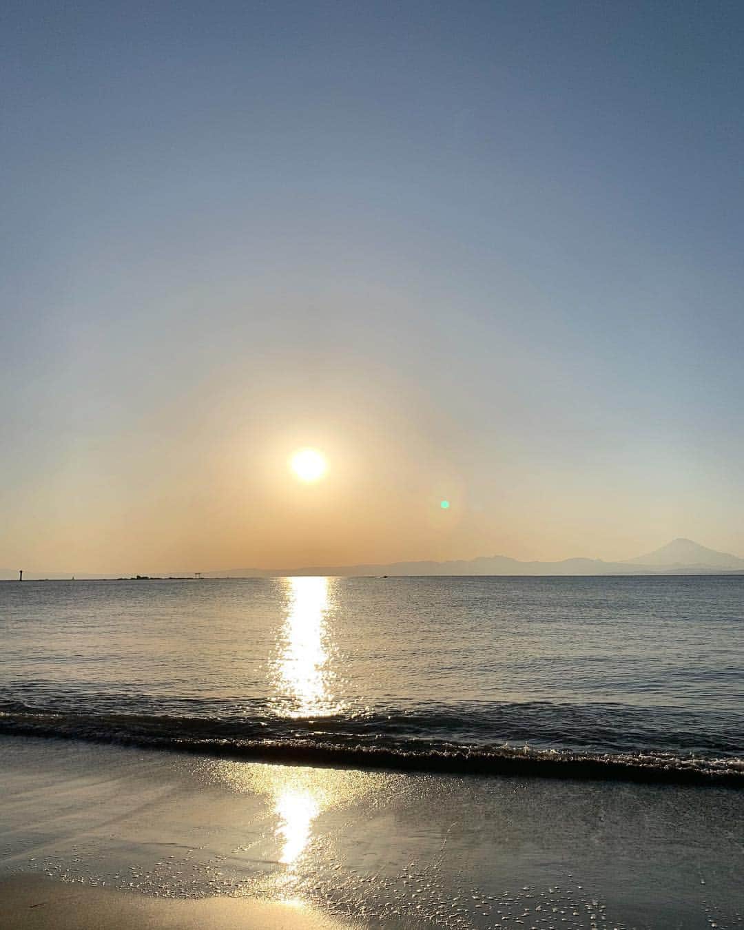 左近鈴乃さんのインスタグラム写真 - (左近鈴乃Instagram)「. 江ノ島🌇❤︎ #sunset #癒」10月25日 18時32分 - suzuno_sakon