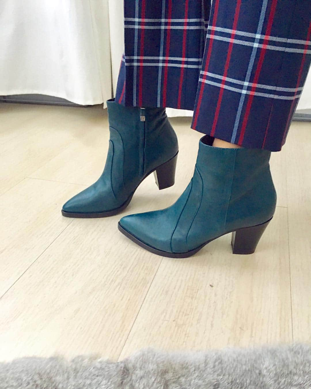 アルベルトフェルマーニさんのインスタグラム写真 - (アルベルトフェルマーニInstagram)「Pointed ankle boots !? Why not!! #albertofermani #ankleboots」10月25日 18時50分 - alberto_fermani