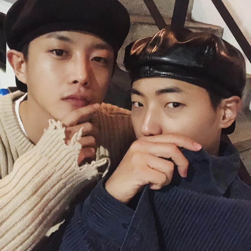 キム・ミンソクさんのインスタグラム写真 (キム・ミンソクInstagram)「그래요. 저 셀고에요.민호폰 베레모형제」10月25日