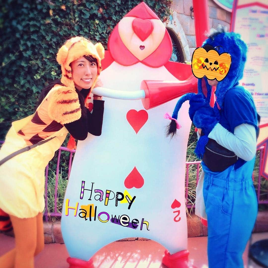 寺田浩子のインスタグラム：「初めてのディズニーハロウィン🎃  #ディズニーハロウィン  #ディズニーハロウィン仮装  #楽しすぎた  #てぃがー  #イーヨ」